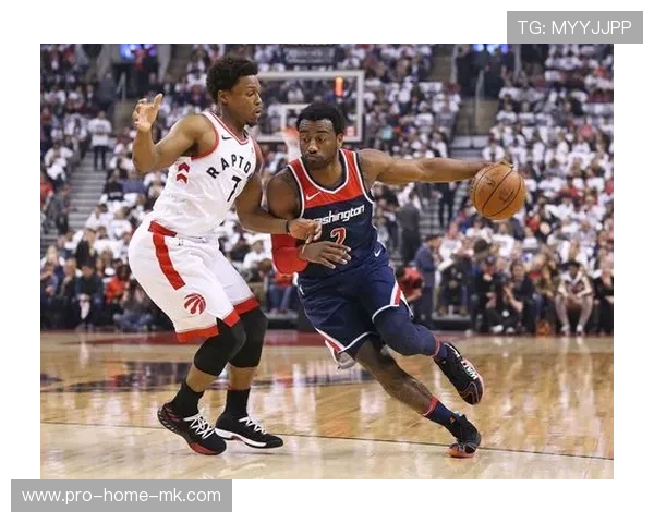 劳里弧顶三分稳稳入袋，猛龙在主场掌声如雷