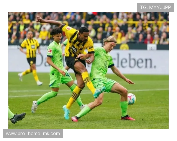 拜仁比赛末段压上进攻，防线风险陡增：危与机的博弈